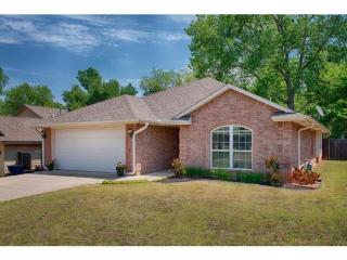 201 Stonewood Dr, Noble, OK 73068-8452