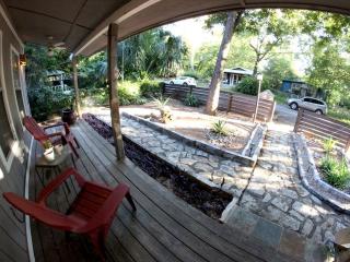 1908 Riverview St, Austin TX  78702-5527 exterior