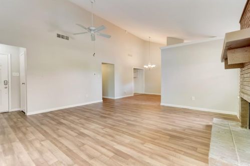 2043 Clubview Dr, Carrollton TX 75006-1703 exterior