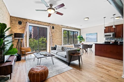 3553 Paulina St, Chicago, IL 60657-1226