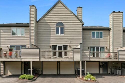 65 Westview Ter, Huntington CT  06484-3856 exterior