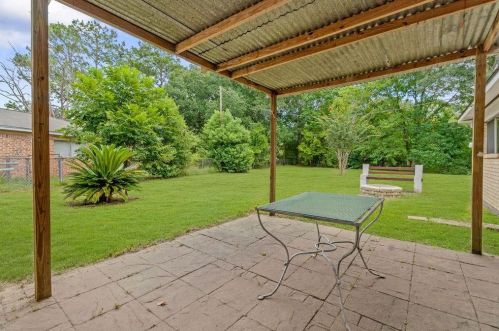 521 Gardenia St, Angleton TX 77515-4865 exterior