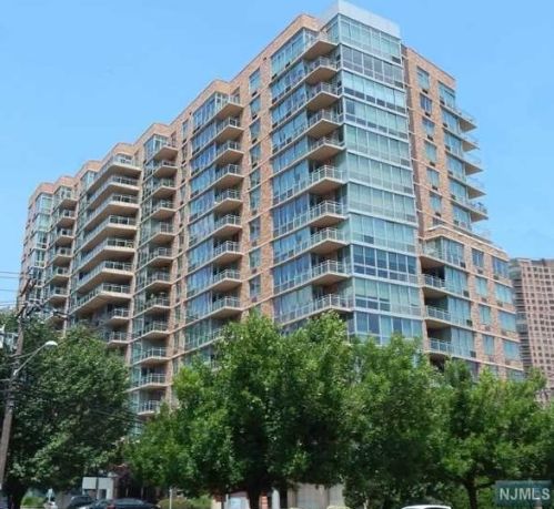 308 Hudson Park, Edgewater, NJ 07020-1495