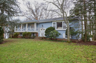 68 Green Hill Rd, Springfield, NJ 07081-3620