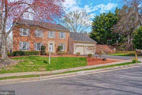 8900 Kenilworth Dr, Springfield, VA 22015-2178