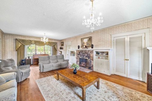 5216 Victoria Ave, Riverside CA  92506-1565 exterior