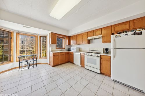 7759 Bristol Park Dr, Tinley Park, IL 60477-4595