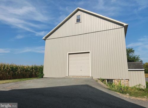 750 Summit Dr, Lancaster PA  17601-1152 exterior