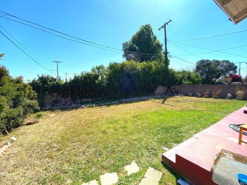 900 Caswell Ave, Compton, CA 90220-3918