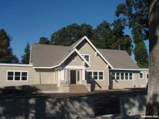 2555 Silverton Rd, Salem OR  97301-0837 exterior