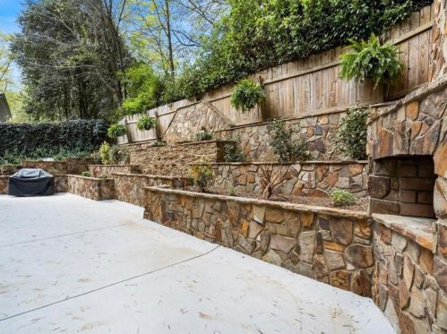 1892 Harper Rd, Atlanta GA  30318-3070 exterior
