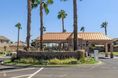 11446 Mirage Dr, Sharon, CA 93610-8027