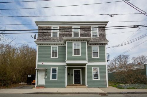 60 Warner St, Middletown, RI 02840-2039