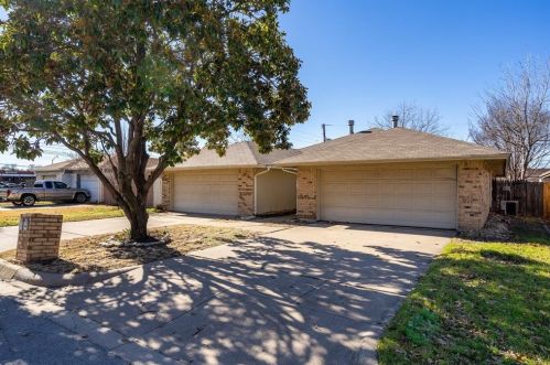 6424 Bramble Dr, Fort Worth TX  76133-4304 exterior