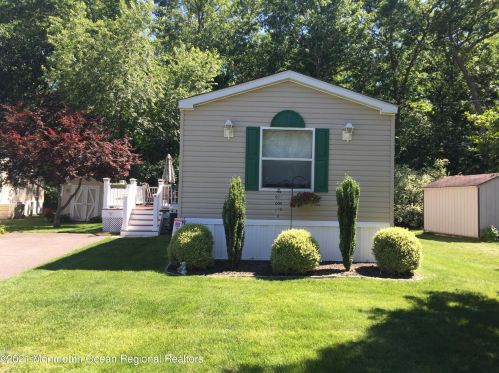 87 Circle Dr, Lakehurst, NJ 08759-5415