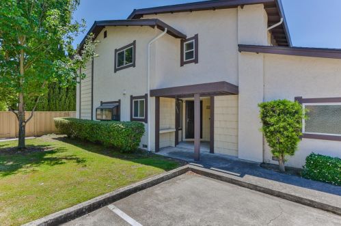 2935 Lake Chabot Ln, Hayward, CA 94546-4060