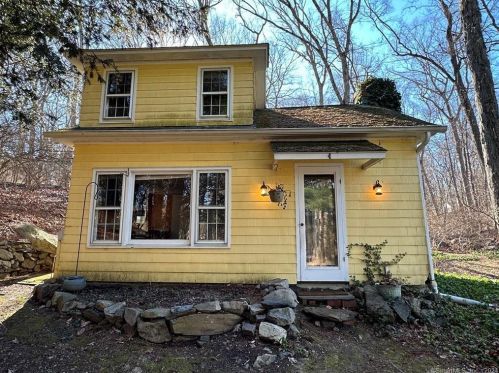 4 Silvermine Way, Norwalk CT  06850-1507 exterior