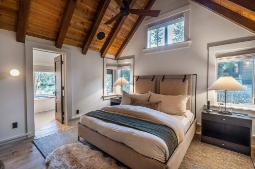 8262 Valhalla Dr, Truckee CA  96161-4297 exterior