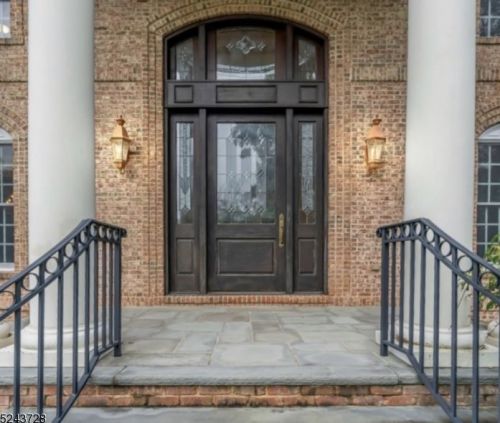 2 Caruso Ct, Bridgewater, NJ 08807-2149