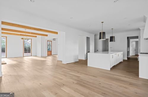 695 Moores Mill Rd, Atlanta GA  30327-0015 exterior