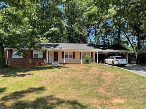 914 Hargett Ct, Stone Mountain, GA 30083-2401