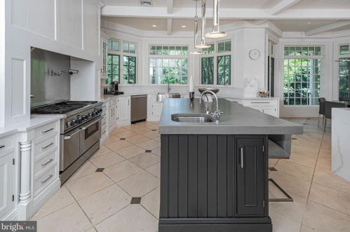 110 Brooks Bnd, Princeton NJ  08540-7545 exterior