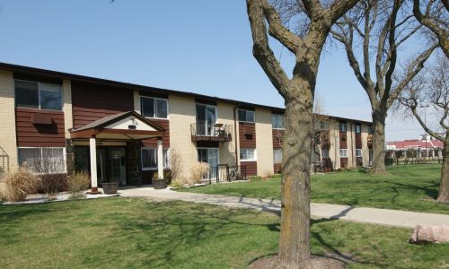 9588 Terrace Pl, Des Plaines, IL 60016-3995