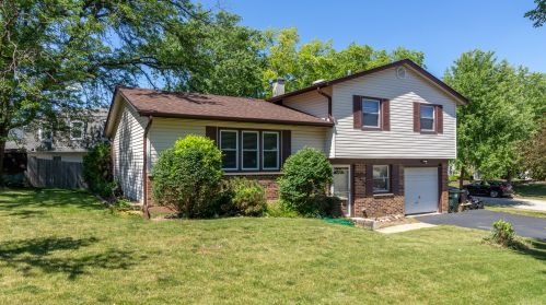 1582 Texas St, Elk Grove Vlg, IL 60007-2831