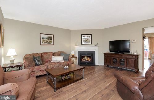 1 Shirley Ln, Trenton NJ 08648 exterior