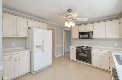 1922 Rockbrook Ct, Lithonia, GA 30078-6421
