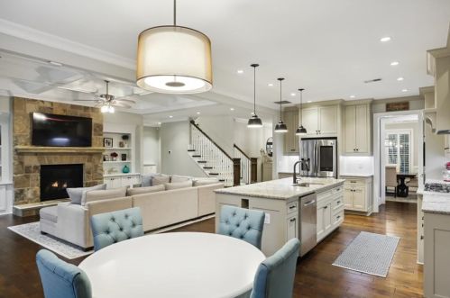 2574 Ashford Rd, Atlanta GA  30319-3204 exterior