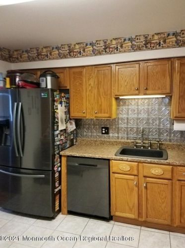 1 Patricia Ct, Wall Township, NJ 07731-2858