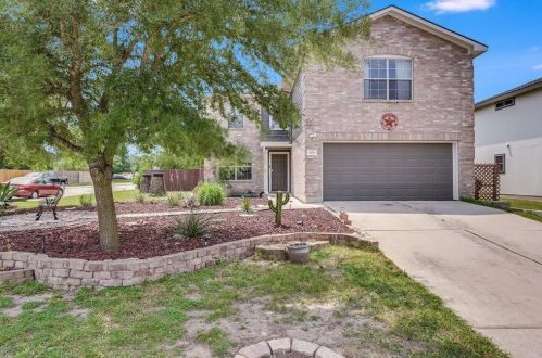 676 Goldenrod St, Uhland TX  78640-5456 exterior