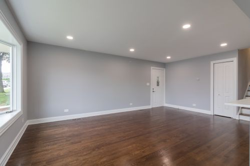 719 Ledochowski St, Lemont IL  60439-4305 exterior
