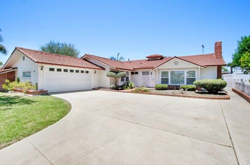 3221 Copa De Oro Dr, Los Alamitos, CA 90720-4829