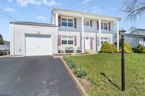 15 Edgewood Pl, Roxbury Township, NJ 07836-9335