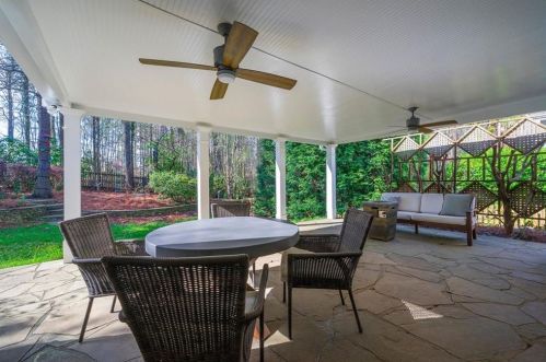 1075 Queensgate Dr, Smyrna GA  30082-6400 exterior