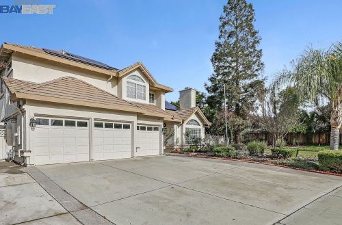 5792 Daphne Dr, Livermore, CA 94550-8138