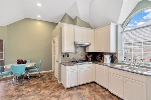 522 Thunderbrook Rd, Garland TX 75044-4956 exterior