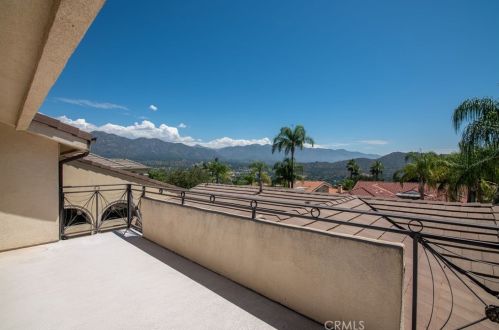 3217 Dora Verdugo Dr, Glendale CA  91208-1756 exterior