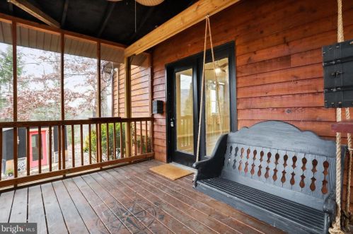 67 Blue Bird Ln, Harpers Ferry, WV 25425-5244