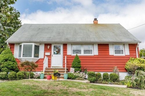 142 Bedford Ave, Iselin, NJ 08830-2455
