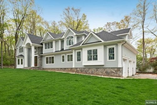 24 Robin Ridge Rd, Upper Saddle River, NJ 07458-1010