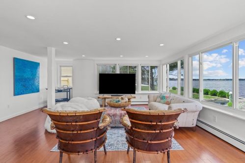 230 Shawomet Ave, Warwick, RI 02889-3641