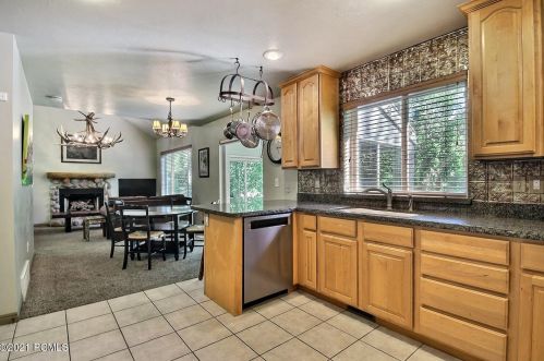 8028 Springshire Dr, Park City UT 84098-5396 exterior