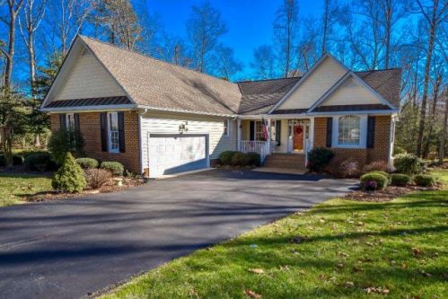 806 Middle Gate, Irvington, VA 22480-2419