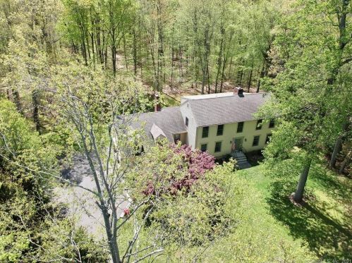 9 Inwood Ln, Woodbury, CT 06798-2617