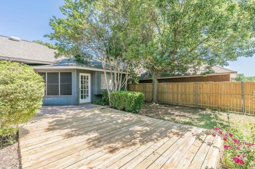 1602 Palisades Dr, Carrollton TX 75007-5043 exterior