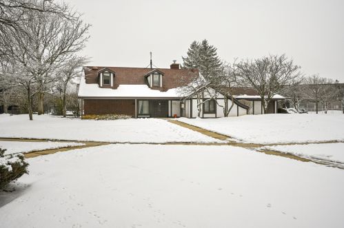 493 Timber Ridge Dr, Carol Stream IL  60188-2821 exterior