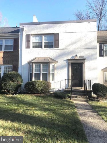 8314 Garfield Ct, Springfield, VA 22152-1718